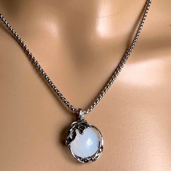 Silvery Retro Leaf Pattern Inlaid Moonstone Pendant/Necklace. - Picture 4 of 7